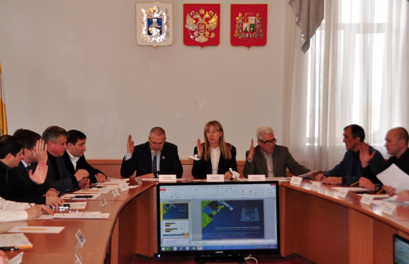 Инвестиционные результаты и перспективы Ставрополя обсудили в городской Думе