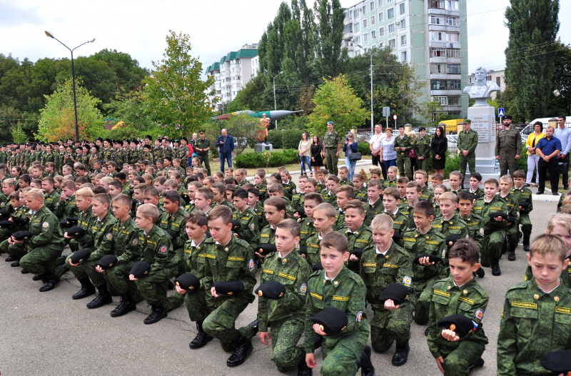 Быть достойными города и страны: кадетская школа отметила свой день рождения