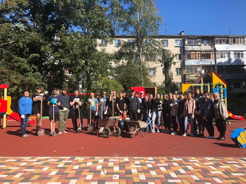 По традиции – субботник! По традиции – субботник!