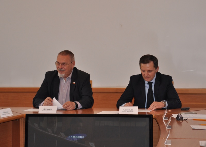 Об общественной и информационной безопасности говорили на заседании комитета по законности и местному самоуправлению городской Думы