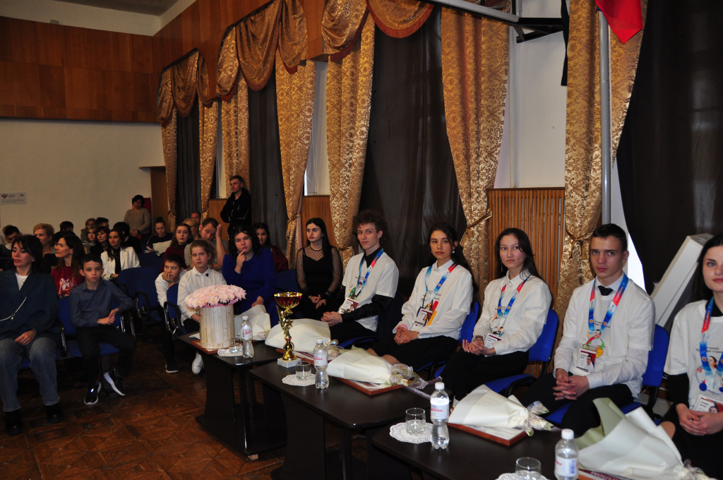 Школа, богатая талантами