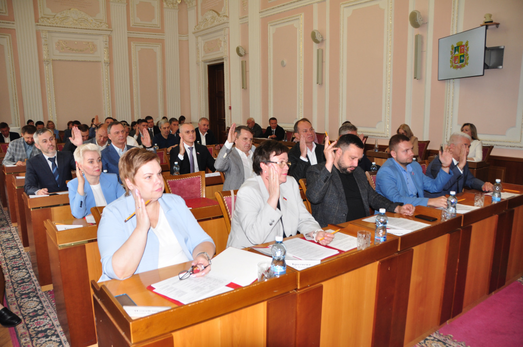 Корректировки бюджета, отчет КСП, новый состав Общественной палаты