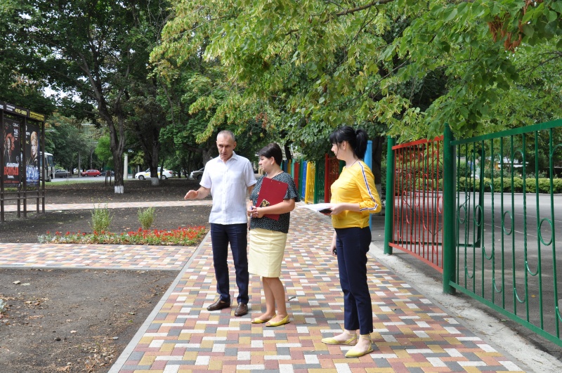 Сквер вместо ларьков Сквер вместо ларьков