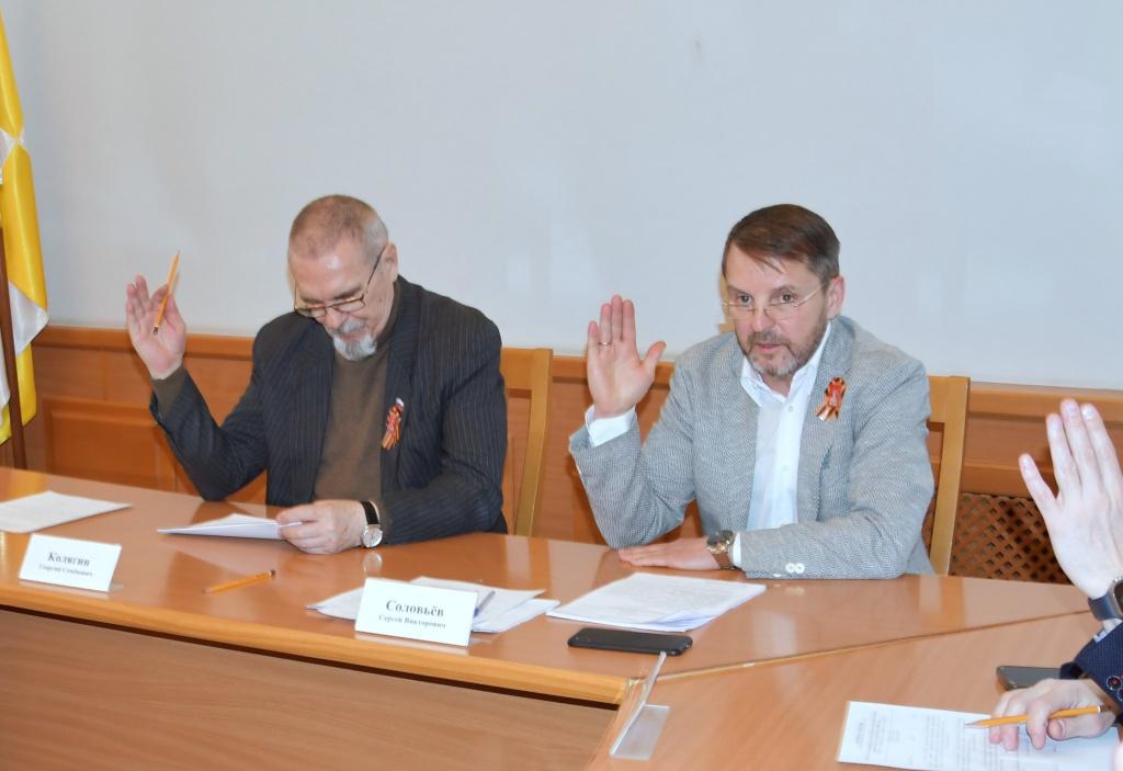 Под председательством Сергея Соловьева в городской Думе состоялось очередное заседание комитета по законности