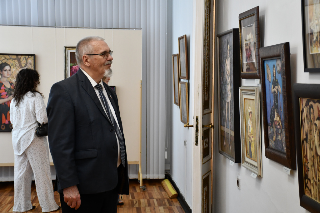 В Ставрополе открылась выставка Петра Охрименко «На солнечной стороне»