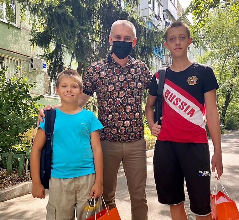 «Единая Россия» запускает акцию «Собери ребёнка в школу» в регионах России и на Донбассе «Единая Россия» запускает акцию «Собери ребёнка в школу» в регионах России и на Донбассе