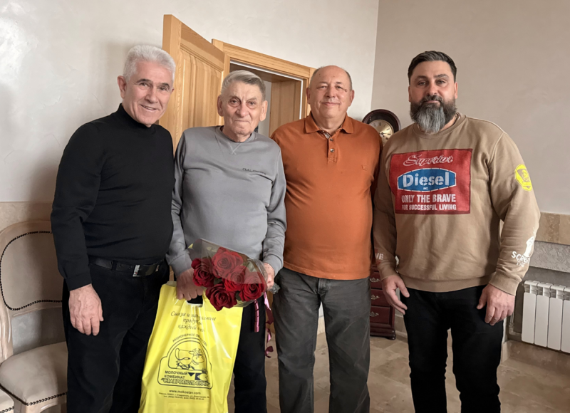 Ветеран ставропольского баскетбола принял теплые поздравления от депутата городской Думы