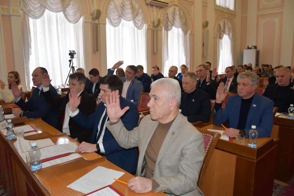 Депутаты Ставропольской городской Думы приняли отчет Управления МВД России по городу Ставрополю, внесли коррективы в бюджет 