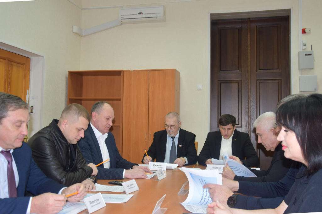 Владимир Лысенко провел заседание комитета городского парламента по делам ветеранов