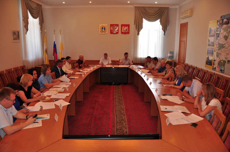 В городской Думе прошло заседание комитета по городскому и жилищно-коммунальному хозяйству во главе с Виктором Павловым