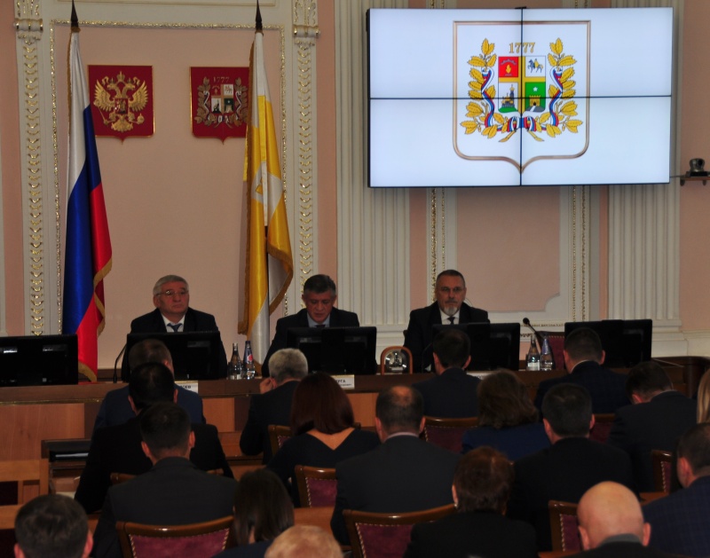 Под председательством Александра Кочерги состоялись публичные слушания по проекту бюджета города Ставрополя на 2017 год и плановый период 2018-2019 годов