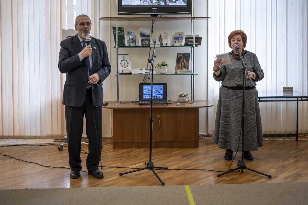 Начинается земля, как известно, от Кремля…