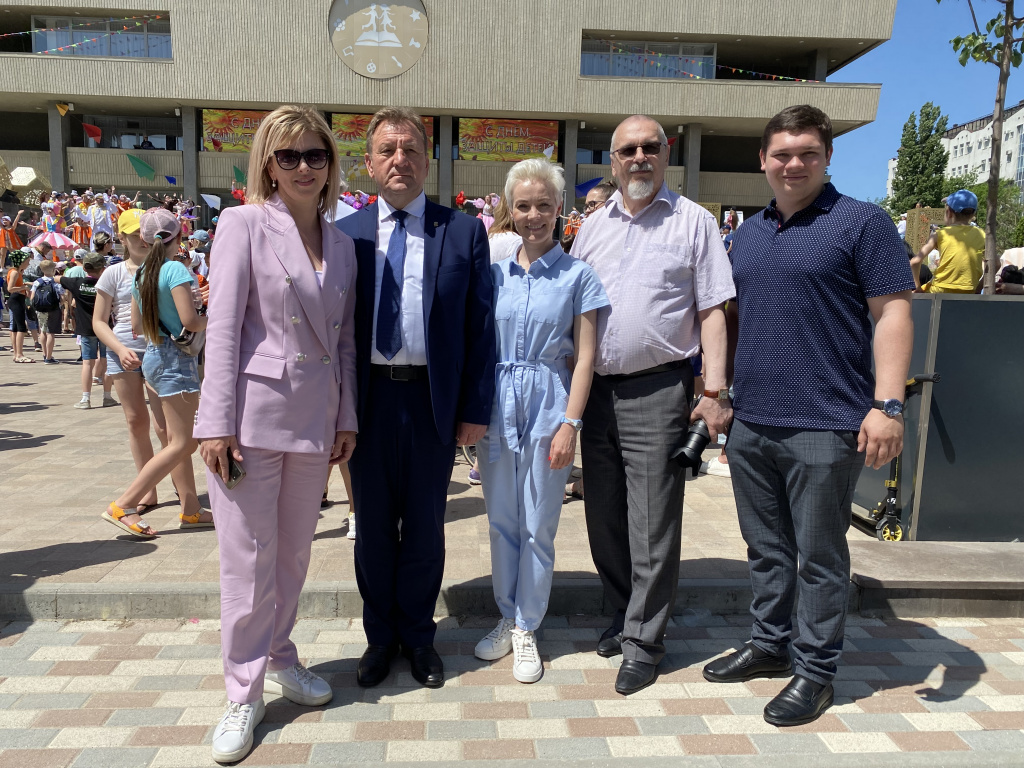 Аквагрим, поролоновое шоу и фотозоны: в Ставрополе ярко отметили День защиты детей