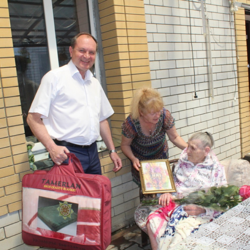 Чествование участника ВОВ по случаю 100-летия