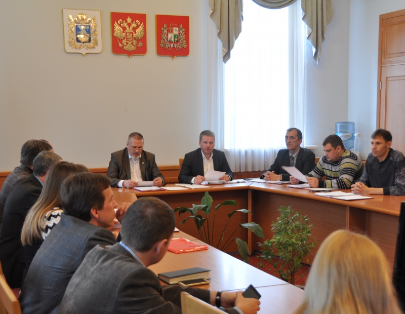 Виктор Надеин провел заседание комитета Ставропольской городской Думы по законности и местному самоуправлению