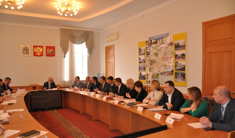 Муниципальный земельный контроль и снос нелегальных ларьков обсудили на профильном комитете Думы