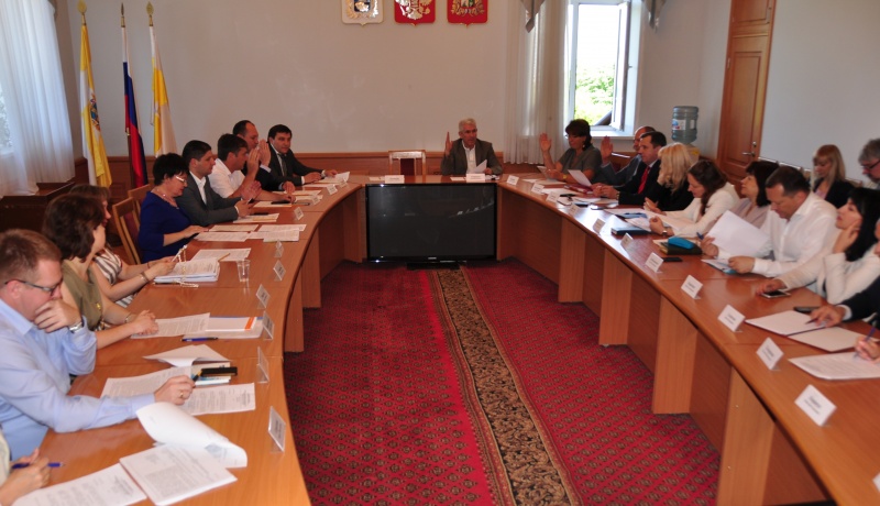 Под председательством Геннадия Тищенко состоялось заседание комитета по собственности, экономическому развитию, торговле и инвестициям