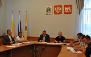 Под председательством Геннадия Тищенко состоялось заседание комитета Ставропольской городской Думы по собственности, экономическому развитию, торговле и инвестициям