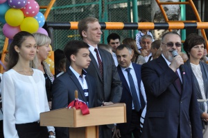 По сложившейся традиции в День знаний руководство города и депутаты Ставропольской городской Думы посетили школы краевого центра. 