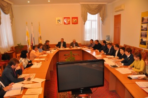 В Ставропольской городской Думе состоялось заседание комитета по собственности, экономическому развитию, торговле и инвестициям под председательством Геннадия Тищенко. 
