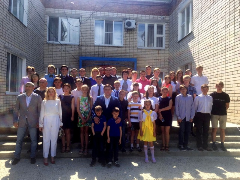 Большие подарки и огромная радость: воспитанники ставропольских детских учреждений получили поздравления от Владимира Панчилова 