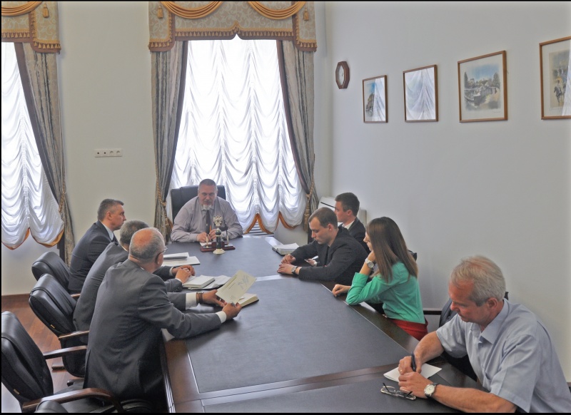 Георгий Колягин провел совещание с молодыми активистами и руководителями структурных подразделений администрации города по вопросу реализации проекта «Чистая память»