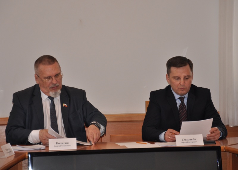 Сергей Соловьев провел очередное заседание комитета по законности и местному самоуправлению, по итогам которого на рассмотрение в Думу вносятся три проекта решений