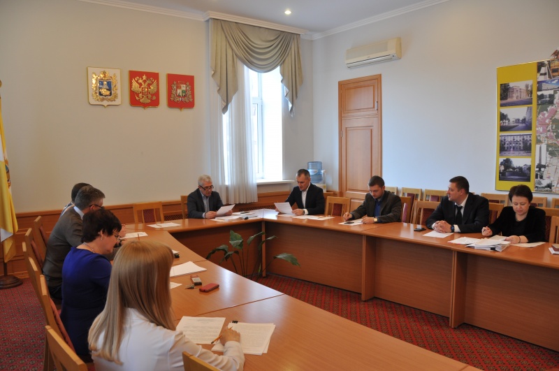 Геннадий Тищенко провел в минувшую пятницу заседание думского комитета по собственности, экономическому развитию, торговле и инвестициям