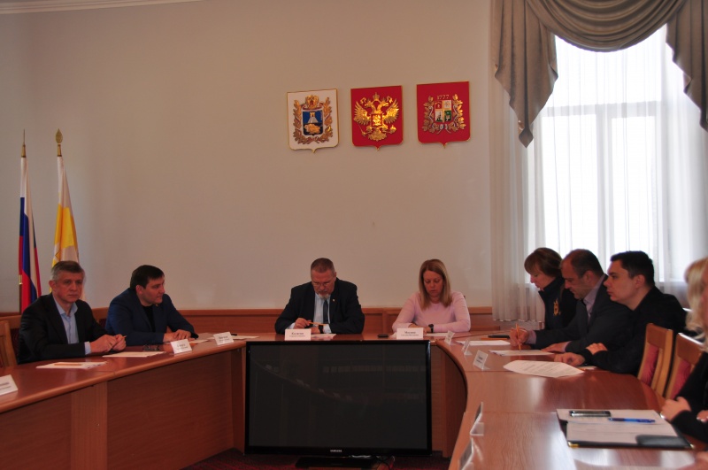 В Ставропольской городской Думе прошло заседание комитета по социальной политике под председательством Светланы Мосиной. 