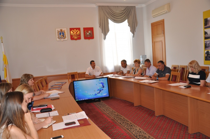 В Ставропольской городской Думе прошло заседание комитета по землепользованию и градостроительству под председательством Евгения Пятака