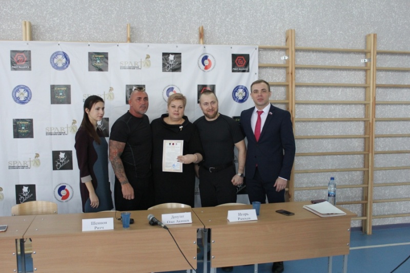 Мастер-класс в Ставрополе дал шестикратный чемпион мира ММА