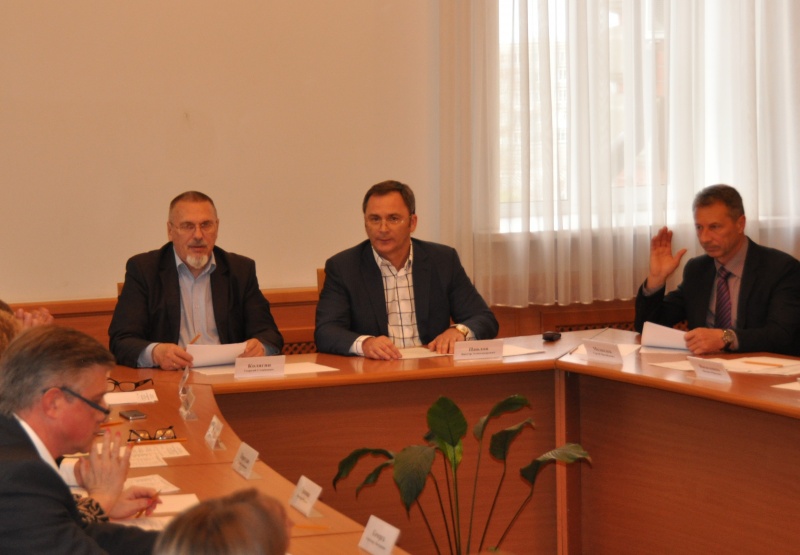 Виктор Павлов провел первое заседание комитета по городскому и жилищно-коммунальному хозяйству в Думе седьмого созыва