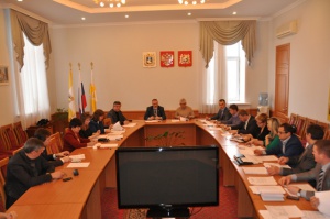 В минувшую пятницу Геннадий Тищенко провел заседание комитета Ставропольской городской Думы по собственности, экономическому развитию, торговле и инвестициям